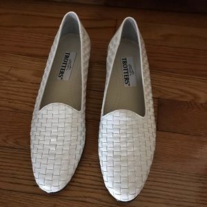 Trotters leather slip on shoes